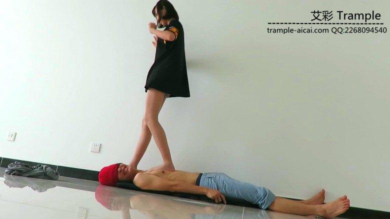 00后天使女主肉丝踩头踏步踩下体！_绳缚吧
