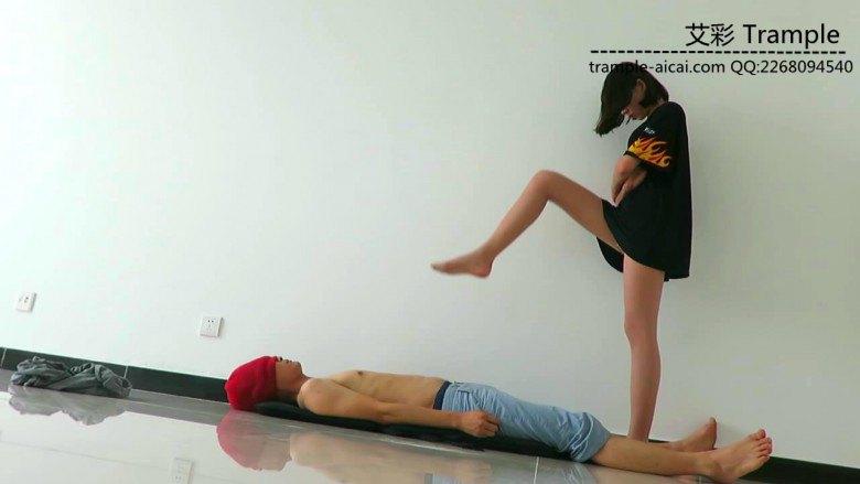 图片[4]_00后天使女主肉丝踩头踏步踩下体！_绳缚吧