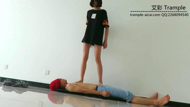 图片[5]_00后天使女主肉丝踩头踏步踩下体！_绳缚吧