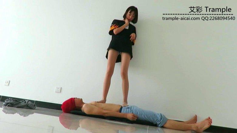 图片[7]_00后天使女主肉丝踩头踏步踩下体！_绳缚吧