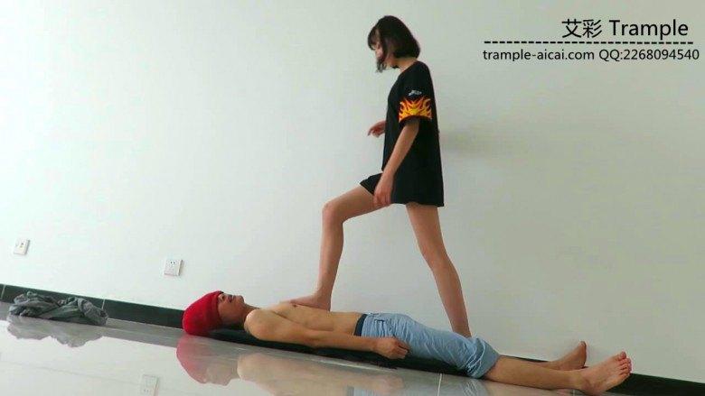 图片[8]_00后天使女主肉丝踩头踏步踩下体！_绳缚吧