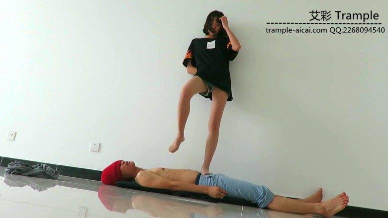 图片[9]_00后天使女主肉丝踩头踏步踩下体！_绳缚吧