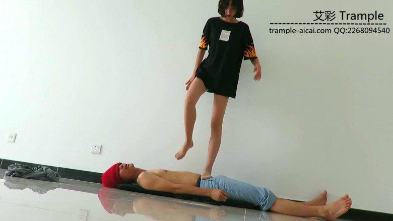 图片[10]_00后天使女主肉丝踩头踏步踩下体！_绳缚吧