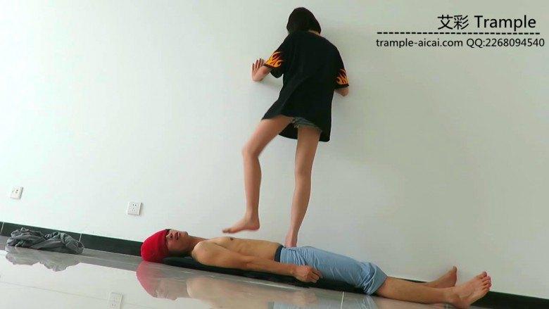 图片[11]_00后天使女主肉丝踩头踏步踩下体！_绳缚吧