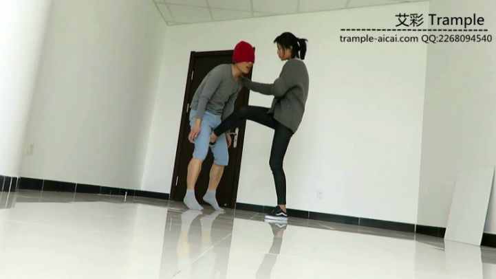 媛媛女主骑乘，踢裆、船袜踩脸！_绳缚吧