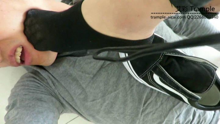 图片[11]_媛媛女主骑乘，踢裆、船袜踩脸！_绳缚吧