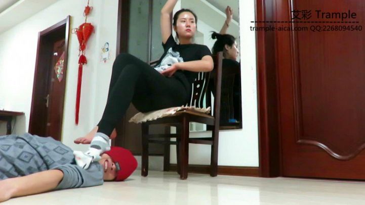 图片[4]_甜美媛媛女主棉袜+踩脚裤虐玩贱狗身体！_绳缚吧