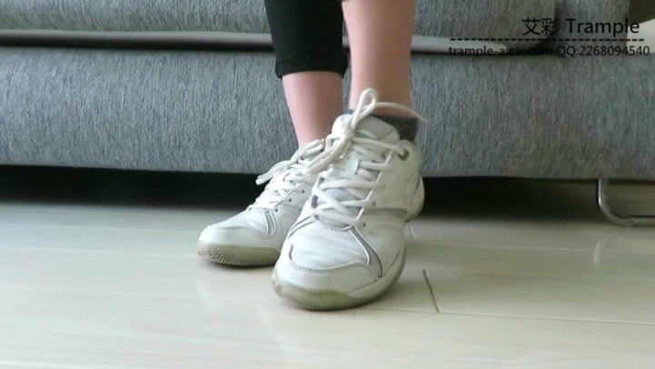图片[11]_跪舔00后天使女主肮脏的运动鞋底！_绳缚吧