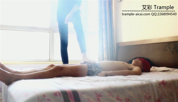 图片[13]_00后天使女主裸足骑乘深喉全体重踩下体！_绳缚吧