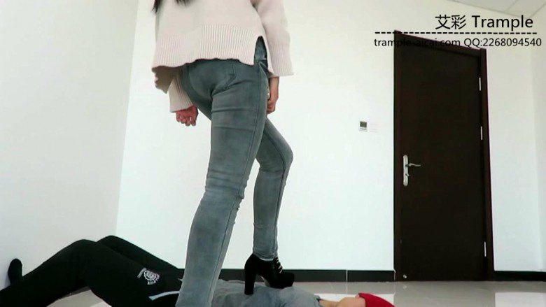 图片[7]_超美冷傲天依女主高跟短靴对贱狗踢踹、坐腹及全体重踩踏！_绳缚吧