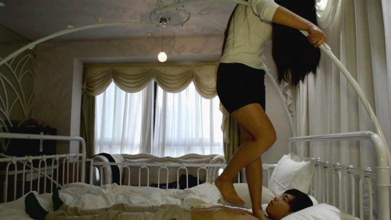 图片[2]_『奴隶岛』—婷婷初次体验踩踏、踮脚尖碾踩_绳缚吧