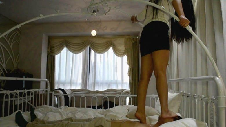 图片[3]_『奴隶岛』—婷婷初次体验踩踏、踮脚尖碾踩_绳缚吧