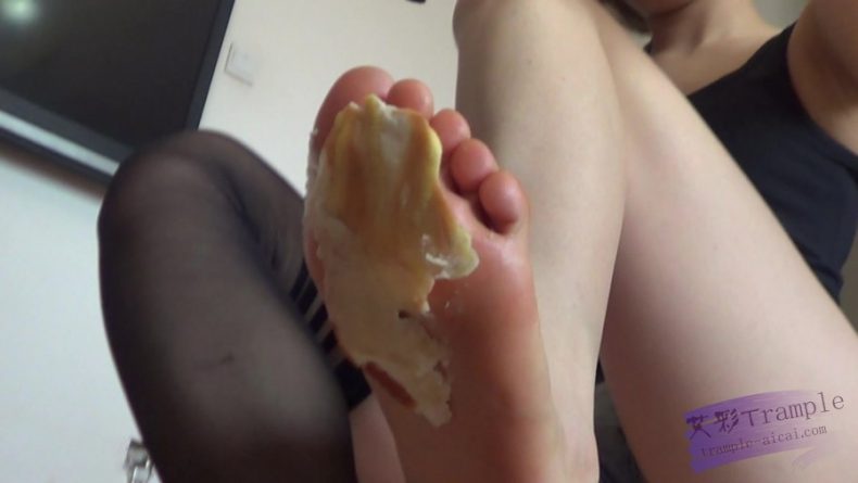 图片[20]_黑冰S 黑丝脚汗味面包喂食（推荐）_绳缚吧