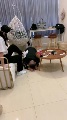 图片[2]_套路直播视频【香菜】小白鞋女神的脚奴/踩踏喂食 bf25950_绳缚吧