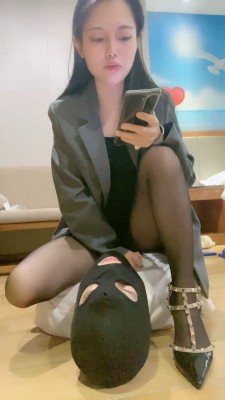 图片[4]_套路直播视频【甜依】舔干净高跟脏鞋底/吃口水/黑丝脚深喉 bf25880_绳缚吧