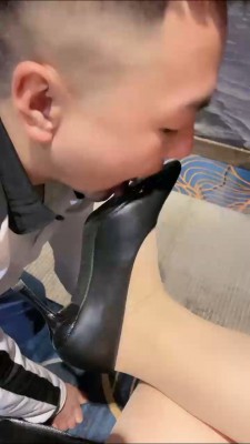 套路直播视频【魅儿】嘴吐喂食-高跟肉丝踩虐 bf25860_绳缚吧