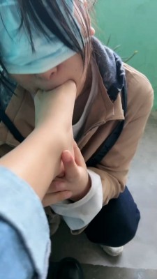 图片[3]_套路直播视频【微甜】户外强迫闺蜜舔脏鞋臭白袜 bf25867_绳缚吧