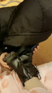 套路直播视频【宝宝S】开发闺蜜做狗-舔脏鞋/闻舔白袜 bf26161_绳缚吧