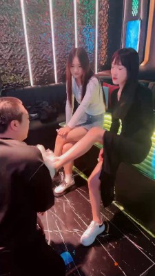 图片[2]_套路直播视频【精神小妹】双S-KTV-全体重踩踏/舔鞋逗狗 bf26153_绳缚吧