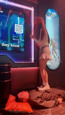 图片[4]_套路直播视频【精神小妹】双S-KTV-全体重踩踏/舔鞋逗狗 bf26153_绳缚吧