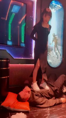 图片[6]_套路直播视频【精神小妹】双S-KTV-全体重踩踏/舔鞋逗狗 bf26153_绳缚吧