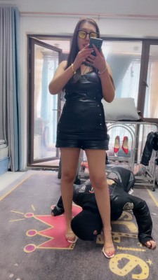 图片[2]_套路直播视频【伊兮夫妻】重度连环耳光抽/鞋抽耳光-磕头求虐 bf26151_绳缚吧