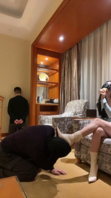 图片[3]_套路直播视频【KiKi】双狗争宠比赛-提档/遛狗/运动鞋踩踏/棉袜跪舔【完整版】 bf26465_绳缚吧