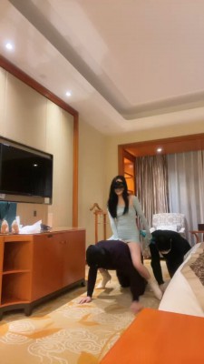 图片[5]_套路直播视频【KiKi】双狗争宠比赛-提档/遛狗/运动鞋踩踏/棉袜跪舔【完整版】 bf26465_绳缚吧