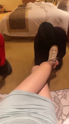 图片[9]_套路直播视频【KiKi】双狗争宠比赛-提档/遛狗/运动鞋踩踏/棉袜跪舔【完整版】 bf26465_绳缚吧