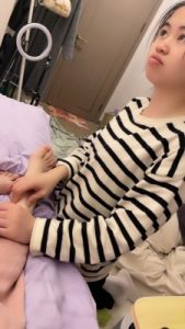 套路直播视频【橘子没熟】开发抖M闺蜜舔脚【完整版】 bf26468_绳缚吧