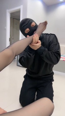 图片[3]_套路直播视频【文文S】人体烟灰缸/舔脏靴子/吃口水耳光【双视角版】 bf26417_绳缚吧