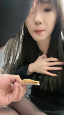 图片[4]_套路直播视频【文文S】人体烟灰缸/舔脏靴子/吃口水耳光【双视角版】 bf26417_绳缚吧
