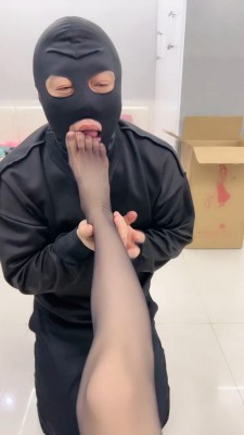 图片[5]_套路直播视频【文文S】人体烟灰缸/舔脏靴子/吃口水耳光【双视角版】 bf26417_绳缚吧