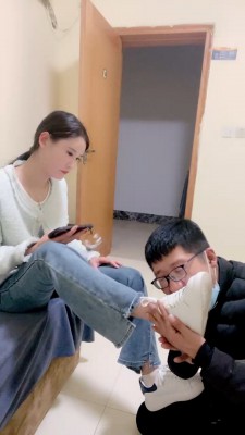 套路直播视频【孤傲女帝】脚压盆窒息/脚喂食脚耳光/白袜深喉舔【双视角版】bf26211_绳缚吧