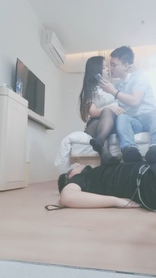 套路直播视频【小欣欣】情侣主辱绿帽-骑马坐垫/舔臭脚踩踏 bf26270_绳缚吧