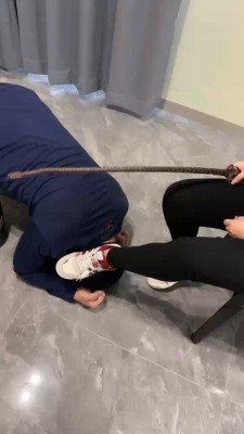 图片[2]_套路直播视频【彼岸花S】重度鞭打运动鞋踩踏刑虐 bf26262_绳缚吧