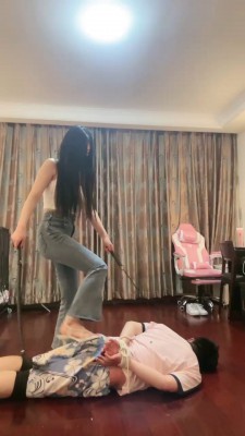 图片[7]_套路直播视频【桃幼幼】反绑强制鞭打踩踏/骑马/洗脚水窒息 bf26361_绳缚吧