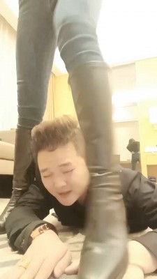 图片[3]_套路直播视频【御神】长靴全体重踩踏/转胯遛狗/闻舔原味白袜脚 bf26432_绳缚吧