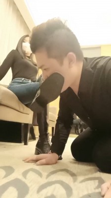 图片[8]_套路直播视频【御神】长靴全体重踩踏/转胯遛狗/闻舔原味白袜脚 bf26432_绳缚吧
