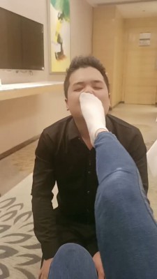 图片[10]_套路直播视频【御神】长靴全体重踩踏/转胯遛狗/闻舔原味白袜脚 bf26432_绳缚吧