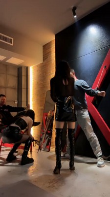 图片[2]_套路直播视频【狐狸女皇】三主-SM主题酒店玩/轮流鞭打/长靴踩踏 三视角+花絮 bf26185_绳缚吧