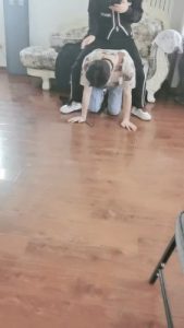 套路直播视频【妖玲】运动鞋白袜气味羞辱-遛狗 bf26363_绳缚吧
