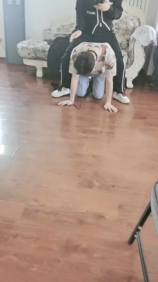 套路直播视频【妖玲】运动鞋白袜气味羞辱-遛狗 bf26363_绳缚吧