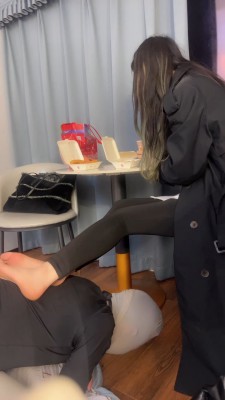 套路直播视频【暴躁小溪】骑马人肉坐垫/喝圣水/鞋踩喂食 bf26215_绳缚吧