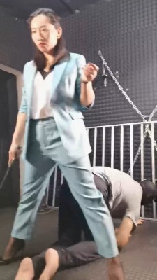 图片[2]_套路直播视频【冷御女王】圈养犬化双狗-高跟黑丝踩虐 bf26196_绳缚吧
