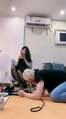 图片[5]_套路直播视频【嘉妮】闻小白鞋犯贱/黑丝高跟踩喂食/鞭打抽狗爪 bf26205_绳缚吧