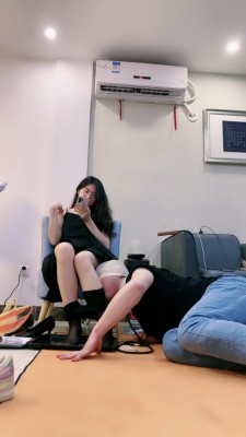 图片[7]_套路直播视频【嘉妮】闻小白鞋犯贱/黑丝高跟踩喂食/鞭打抽狗爪 bf26205_绳缚吧
