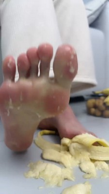 图片[5]_套路直播视频【小溪】高跟黑丝脚喂食奶狗酸奶/数据线狠抽sp/踩踏 bf26397_绳缚吧