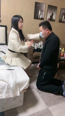 图片[4]_套路直播视频【猫咪大大】户外-楼梯间踩业主/拧耳朵/舔脚酸奶喂食/鞭打 bf26394_绳缚吧