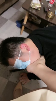 图片[8]_套路直播视频【猫咪大大】户外-楼梯间踩业主/拧耳朵/舔脚酸奶喂食/鞭打 bf26394_绳缚吧
